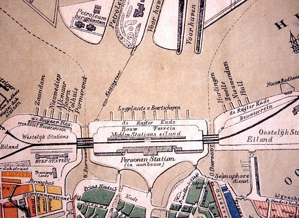 De Ruijterkade, Westelijk, Midden en Oostelijk Stationseiland met voorlopige planning 'legplaats' voor beurtschepen (1882)
