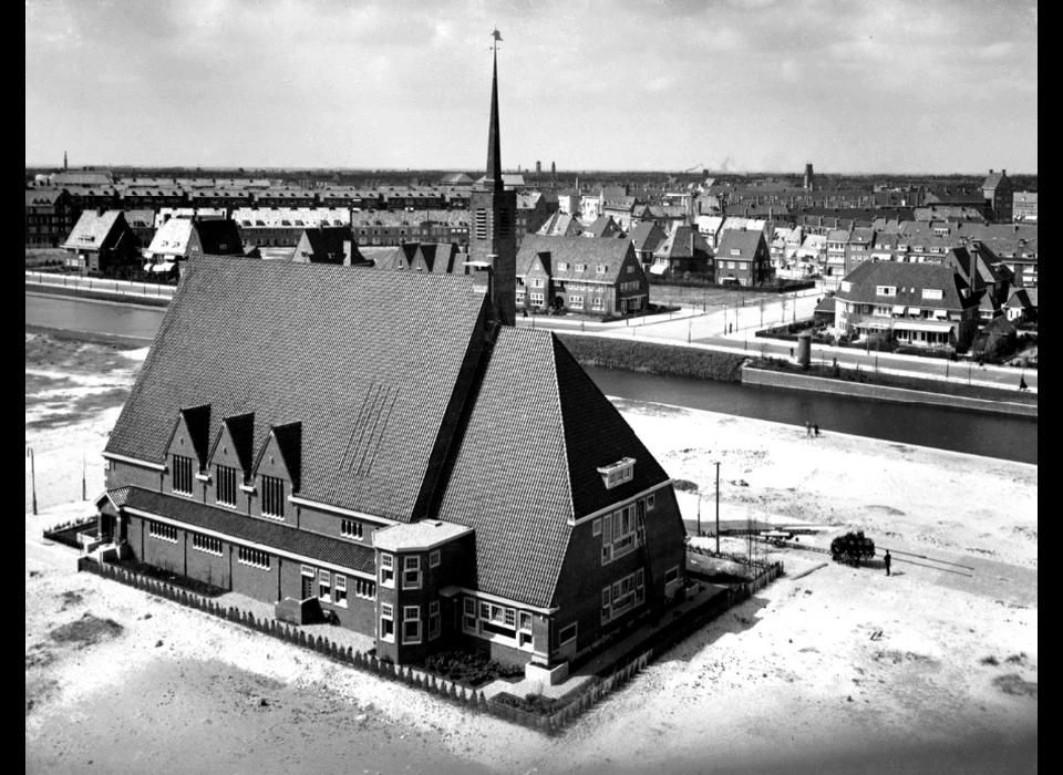 Diepenbrockstraat 46 1933 Remonstrantse kerk Vrijburg achterzijde met catechisatielokalen