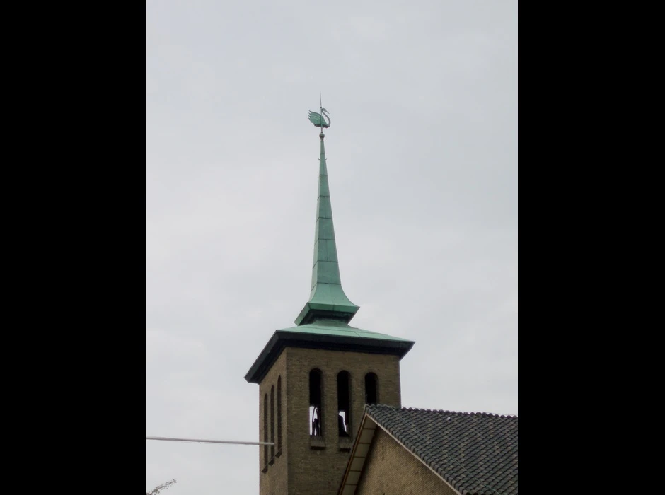 Dintelstraat 134 Maarten Lutherkerk detail toren met zwaan