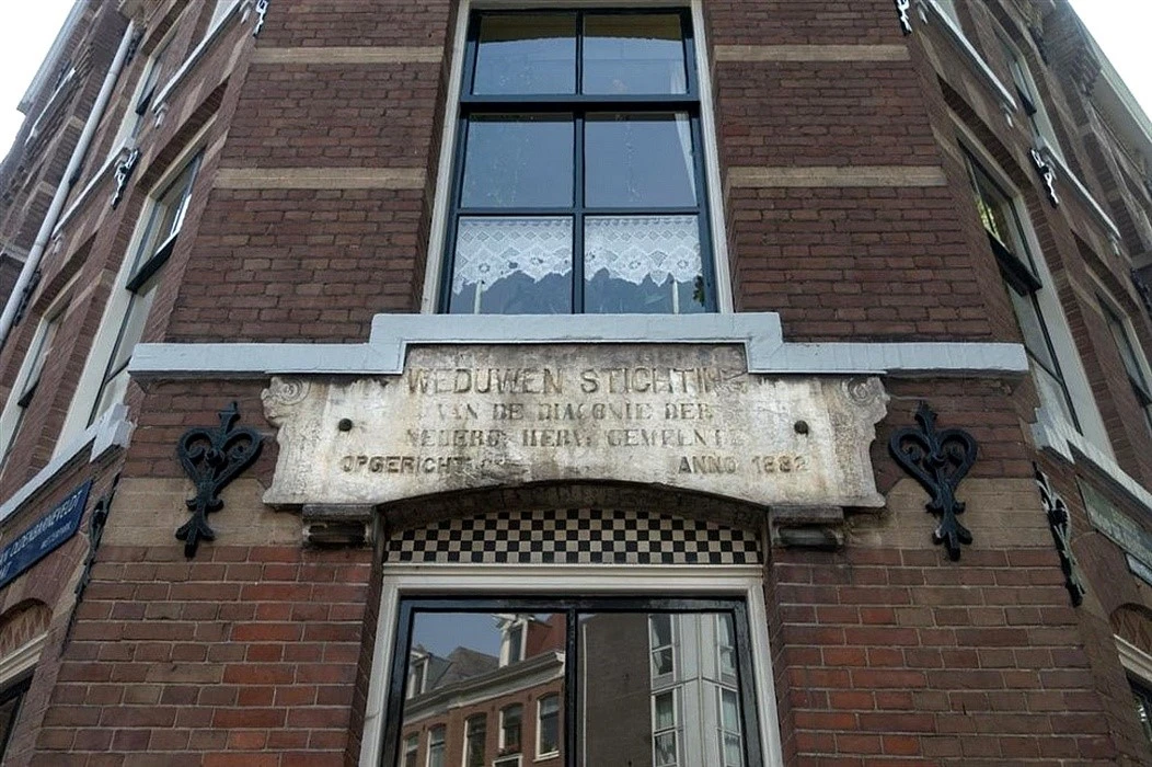 Eerste Hugo de Grootstraat 13 Weduwenhof oprichtingssteen