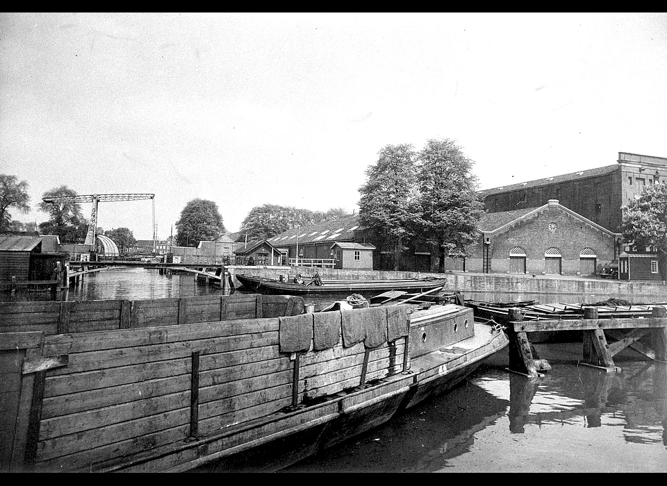 Entrepotdoksluis gezien van Entrepotdok (1940)