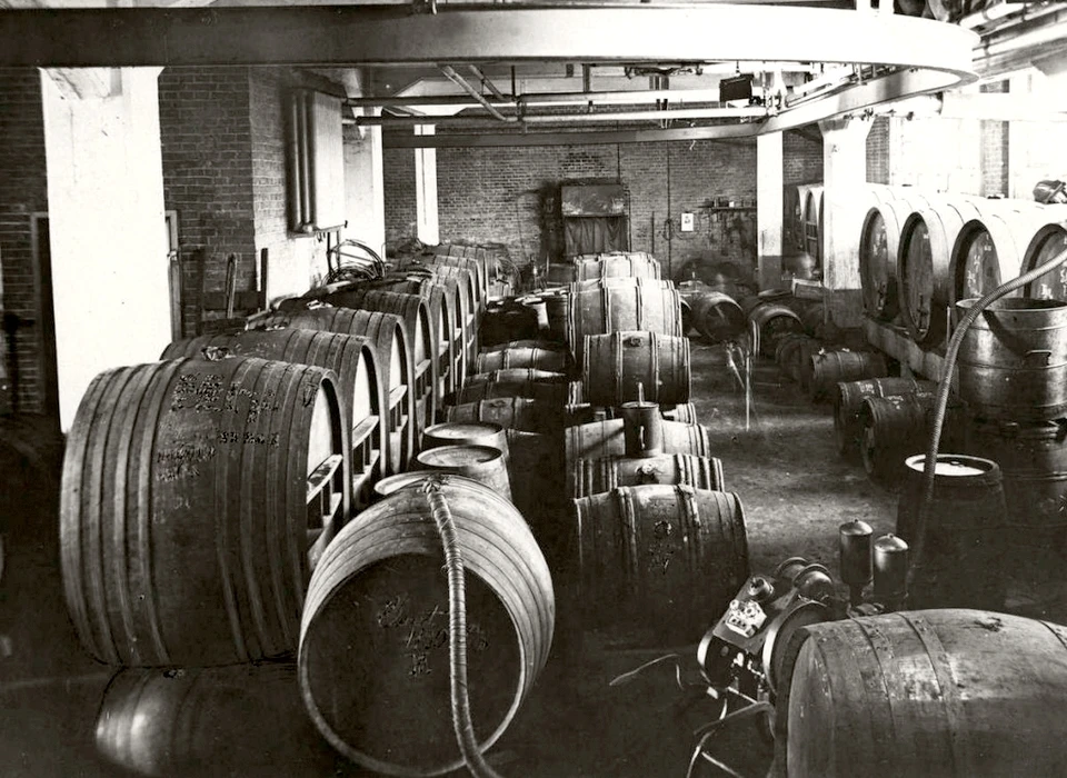 Entrepotdok 24 wijnkelder fa.Boelen (1921)