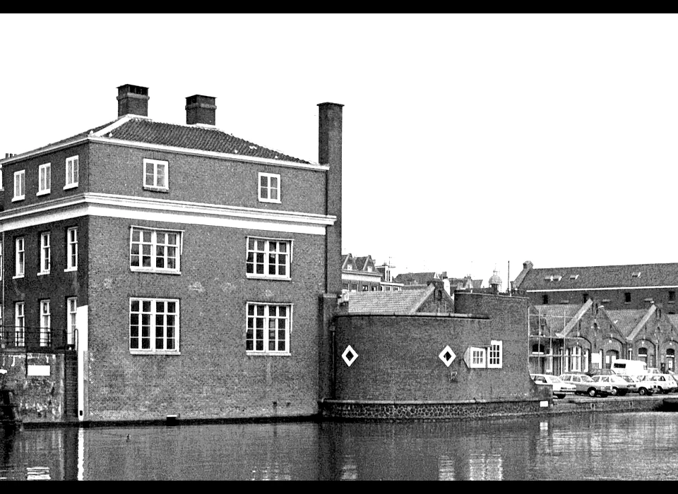 Entrepotdok 1 Hellebaardiershuis van Nieuwe Herengracht (1980)