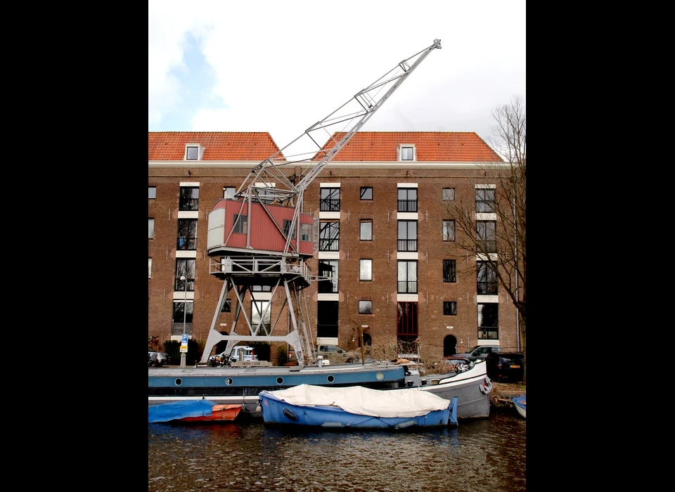 Entrepotdok herstelde portaalkraan tegenover 70 vanaf Plantage Doklaan (2023)