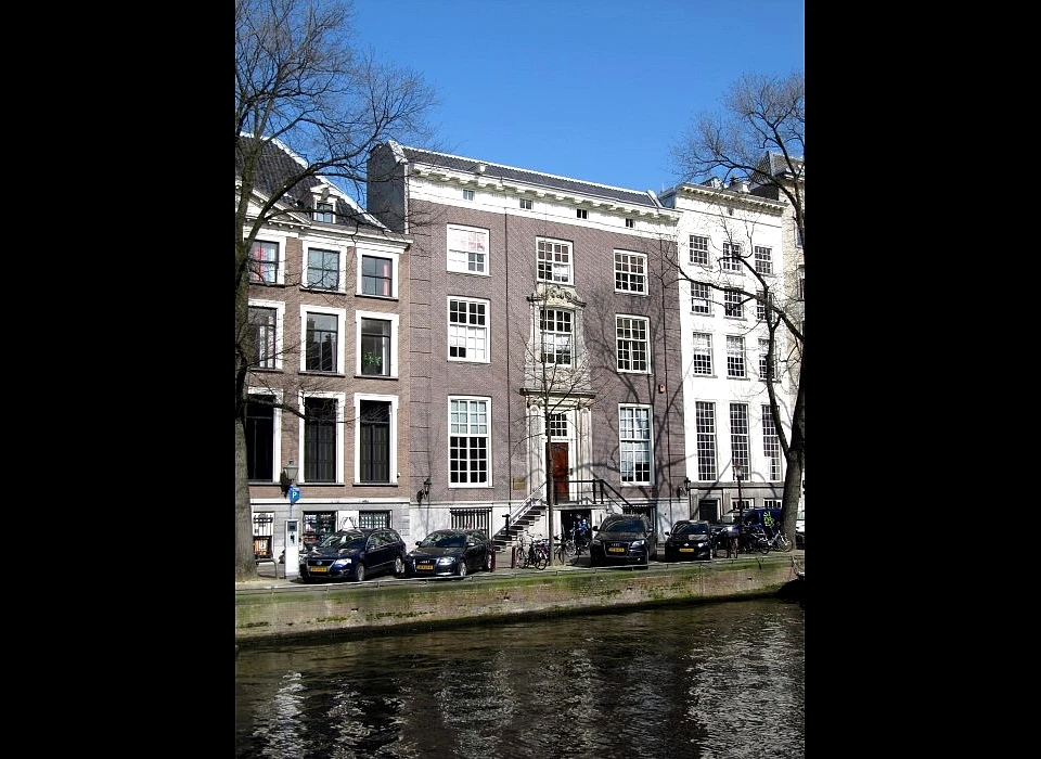 Herengracht 499 (2012) het woonhuis van (1121) Adriaan van Loon en Cornelia Hunthum . Later zal (112221) Willem van Loon en Elisabeth de Witt hier wonen en na zijn hertrouwen Catharina Johanna Wolter