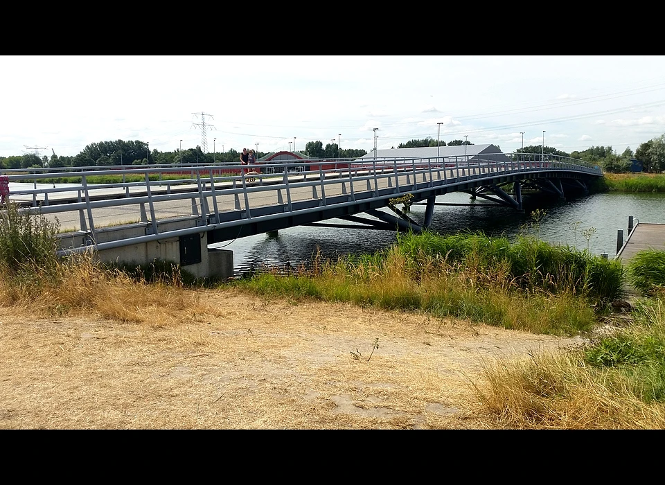 Fritz Dietrich Kahlenbergstraat brug 2048 naar Rieteiland-Oost (2017)