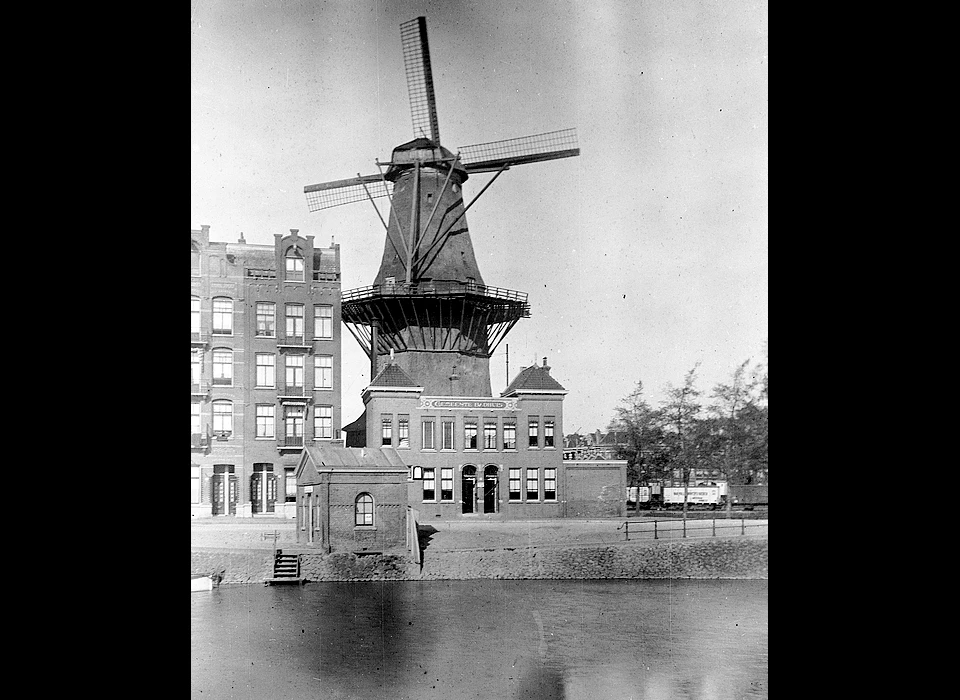 Funenkade 7 er is nog geen uitbreiding van het badhuis gerealiseerd (1922)