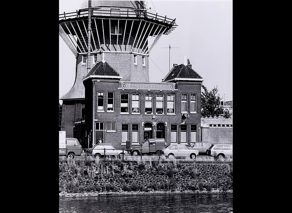 Funenkade 7 badhuis kort voor de sluiting (1984)