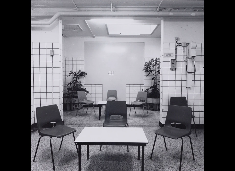 Funenkade 7 badhuis wachtruimte (1984)