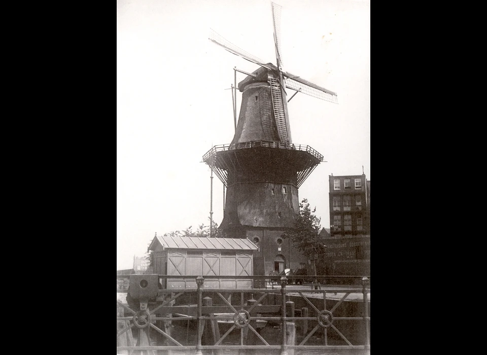 Funenkade 5 molen De Gooyer (1907)