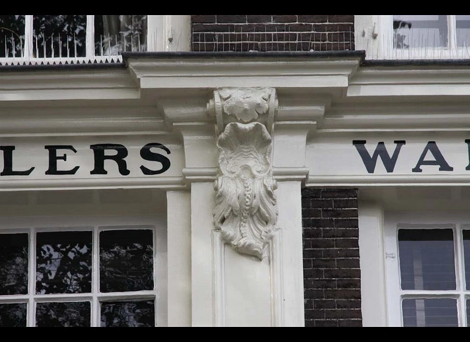 Geldersekade 8 console winkelpui (2011)