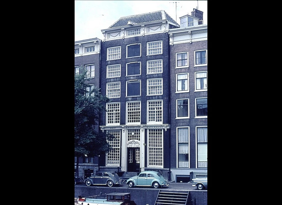 Geldersekade 8 lijstgevel Tabaksvat (1969)