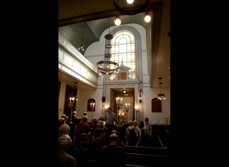 Gerard Doustraat 238 sjoel gebedsruimte met kroonluchter (2018)