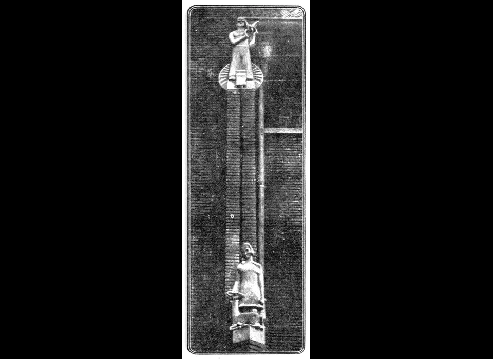 Euterpestraat 99 beelden op torenvlak, boven man onder vrouw (1930)