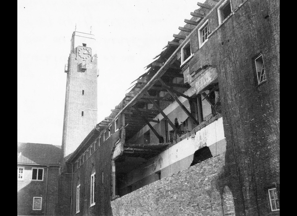 Euterpestraat 99 1945 het kantoor van de Sicherheitsdienst is provesorisch gerepareerd