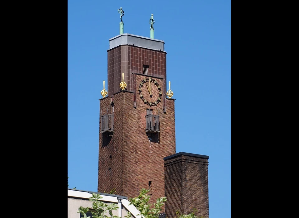 Gerrit van der Veenstraat 99 2010 toren met beelden door Hildo Krop