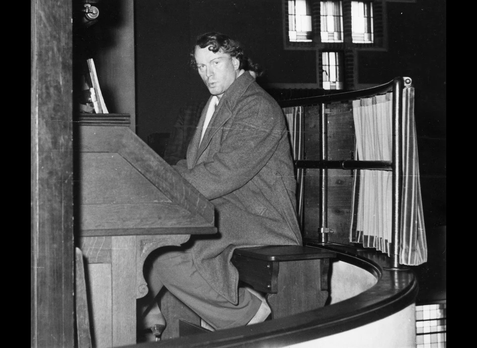 Gerrit van der Veenstraat 36-38 Lutherkapel orgel bespeeld door Piet van Egmond (1961)
