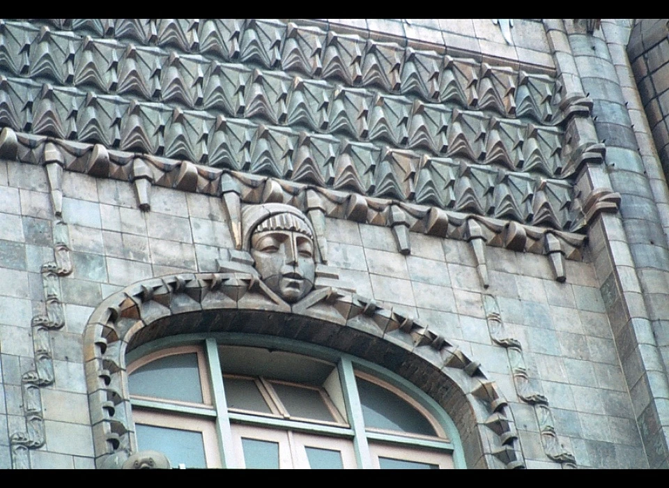 Reguliersbreestraat 28-30 Tuschinskitheater masker Art Deco (1980)