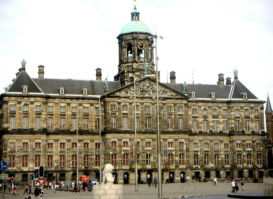 Nieuwezijds Voorburgwal 147 stadhuis in Hollands Classicisme (2004)