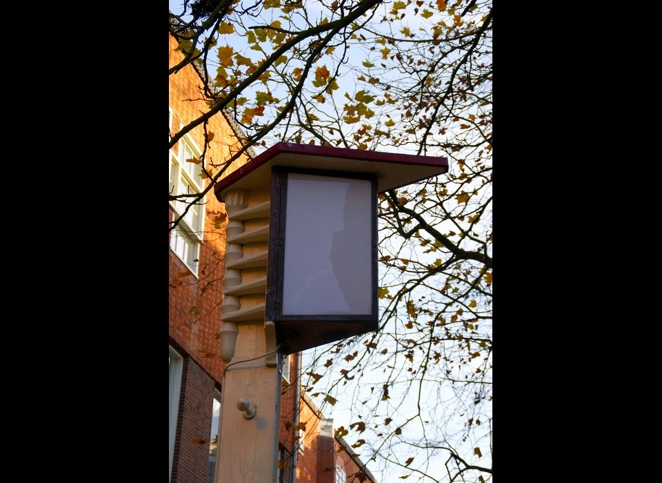 Oostzaanstraat 45 museum Het Schip brugverlichting Amsterdamse School (2016)