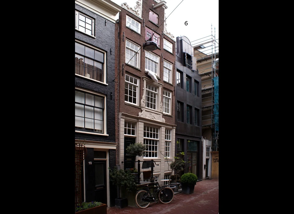Bergstraat 6-8 nieuwe en oude halsgevel postmoderne architectuur (2013)