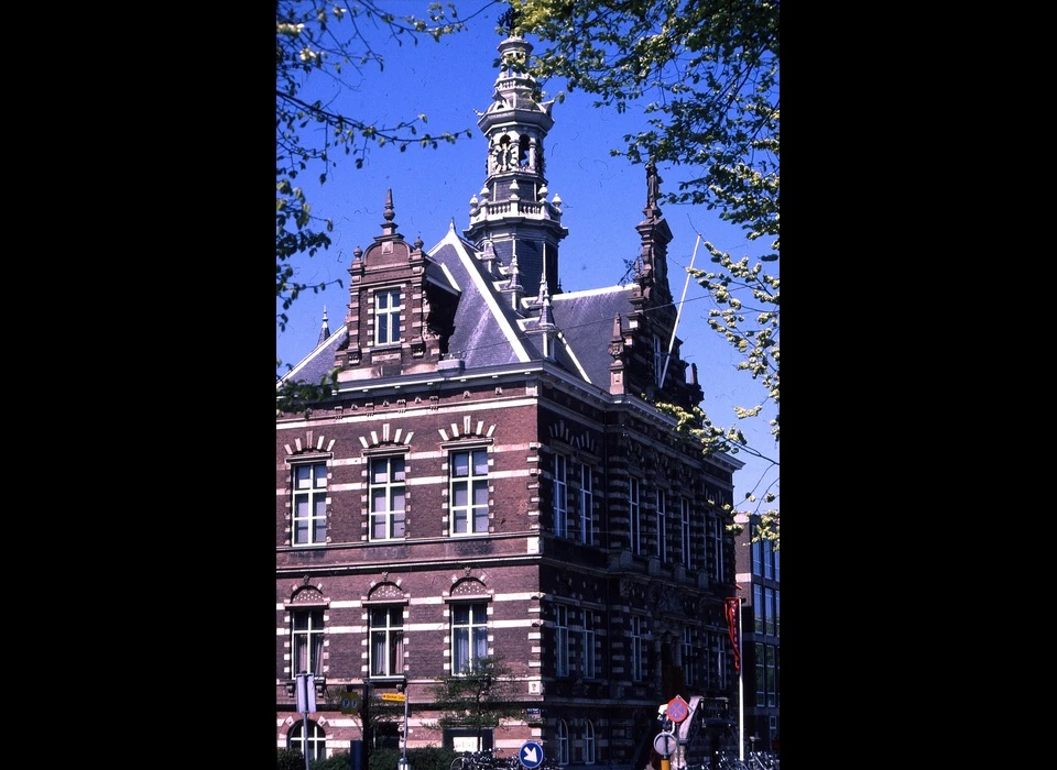 Amsteldijk 67 voormalig raadhuis Nieuwer-Amstel Neo-renaissancestijl (1985)