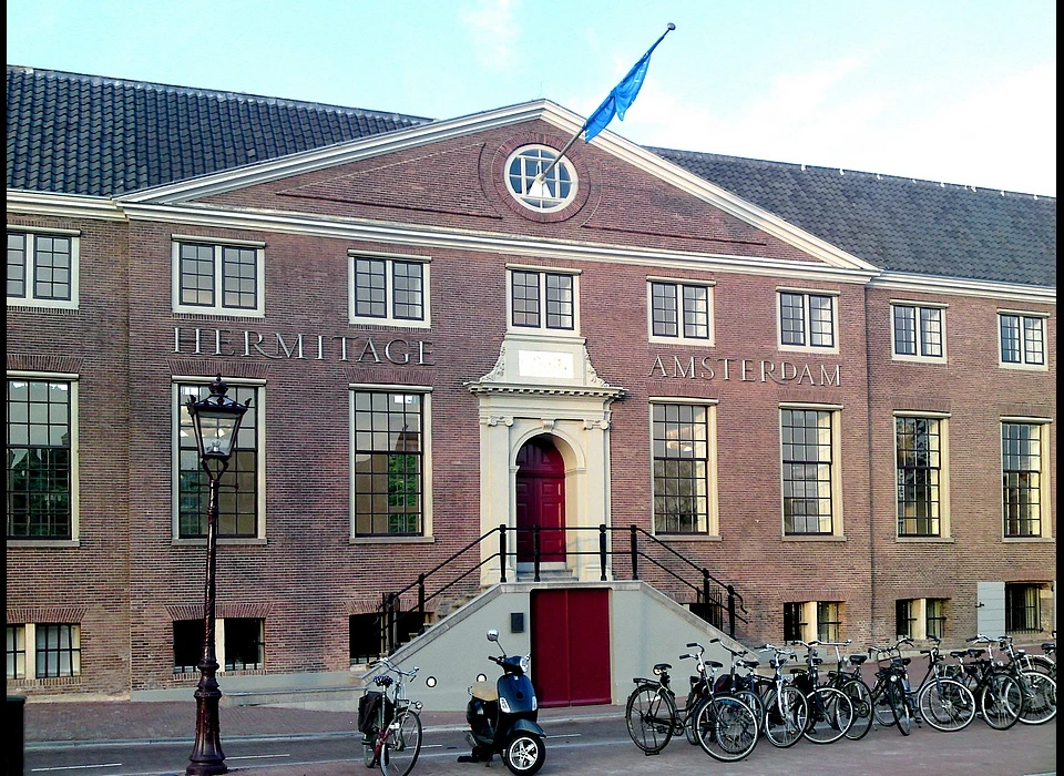 Amstel 51 Diaconie Oude Vrouwenhuis nu Hermitage in Hollands Classicisme strakke stijl (2009)