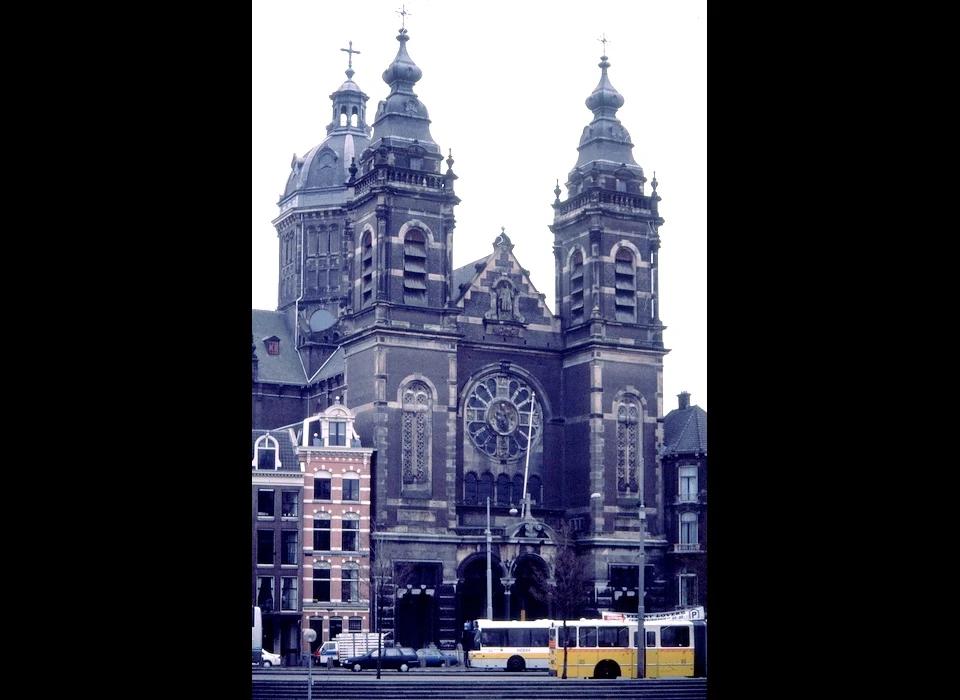 Prins Hendrikkade 74-77 Sint Nicolaaskerk Neo-renaissancestijl (1979)