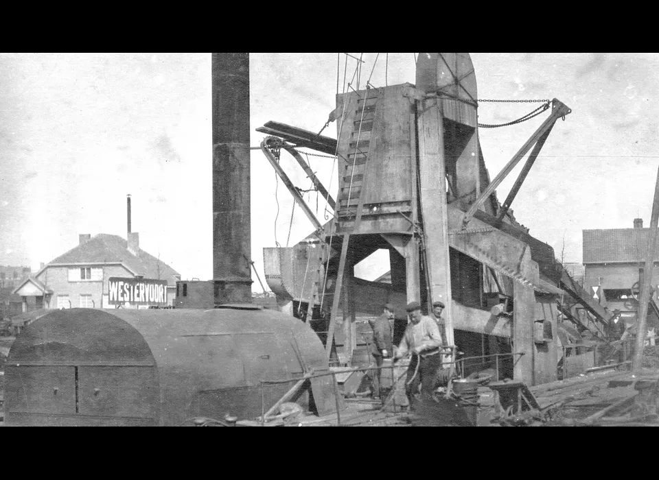 Grasweg 47 Baggermolen Westervoort in reparatie (1924)