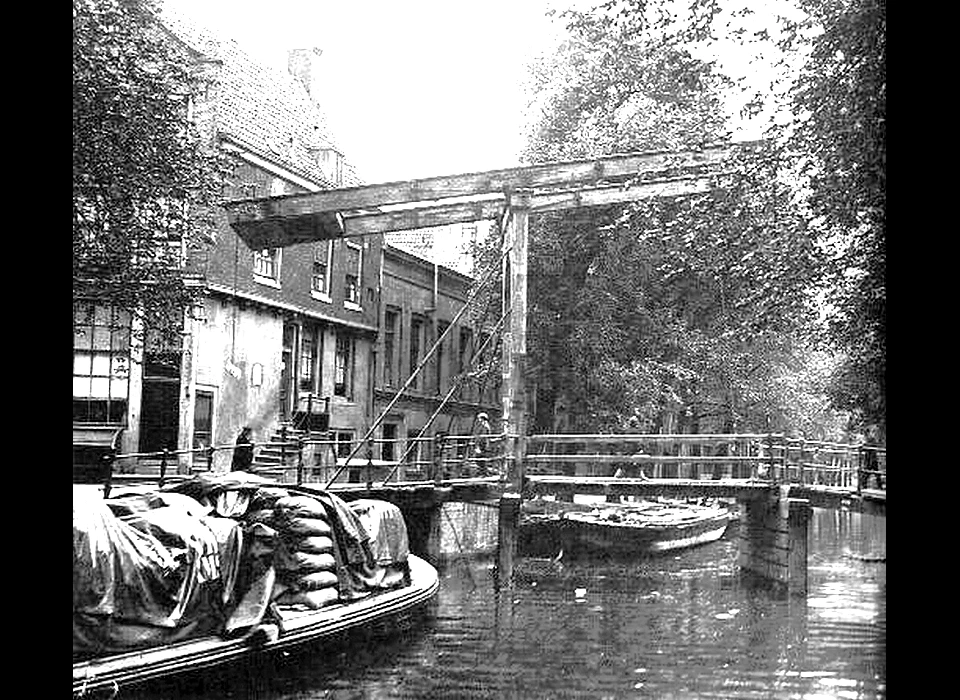 Groenburgwal Staalmeestersbrug voor Staalstraat (ca.1900)