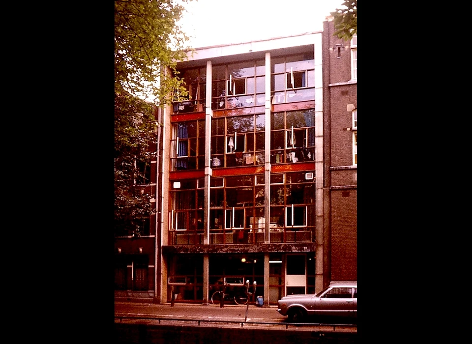 Groenburgwal 32-34 uitbreiding van jeugdherberg Stadsdoelen aan de Kloveniersburgwal (1976)