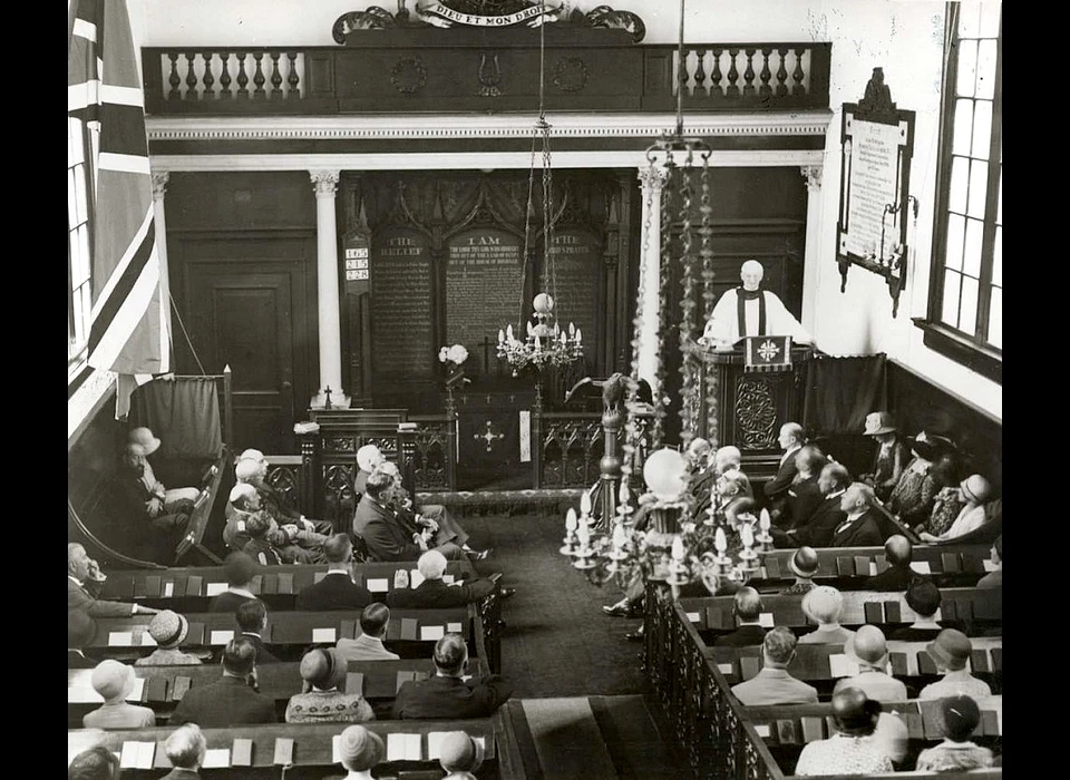 Groenburgwal 42 tijdens kerkdienst (1929)