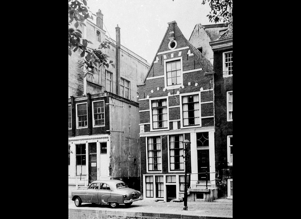 Groenburgwal 2a en toegang Jan Krimpengang (1955)