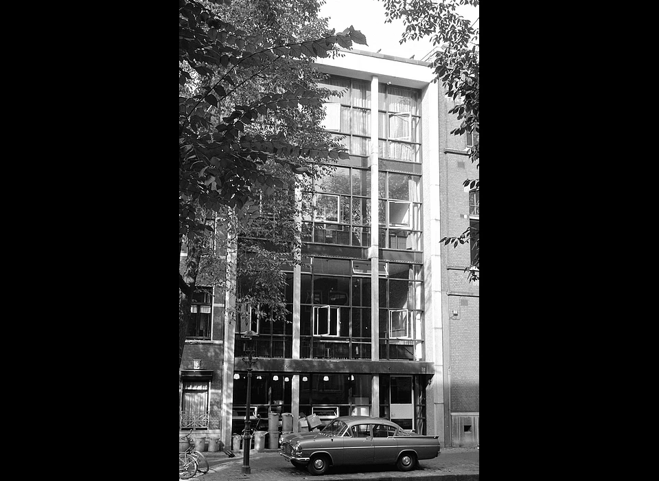 Groenburgwal 32-34 uitbreiding van jeugdherberg Stadsdoelen aan de Kloveniersburgwal (1961)