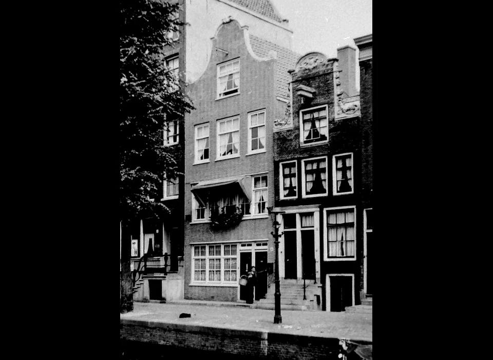 Groenburgwal 49-51 na restauratie (1955)