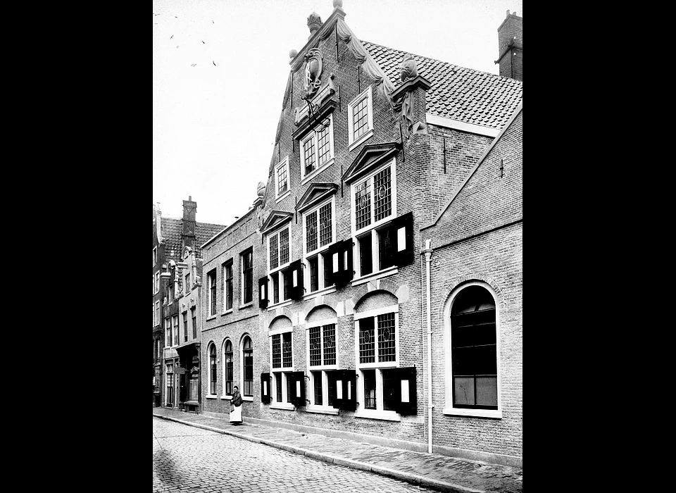 Staalstraat 7 trapeziumgevel Saaihal (1930)