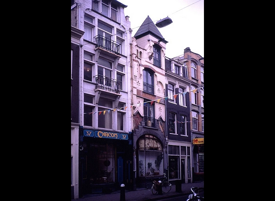 Haarlemmerdijk 37-41 N.Roeraade Visch & Fruithandel pand uit 1896 in art nouveau (1990)