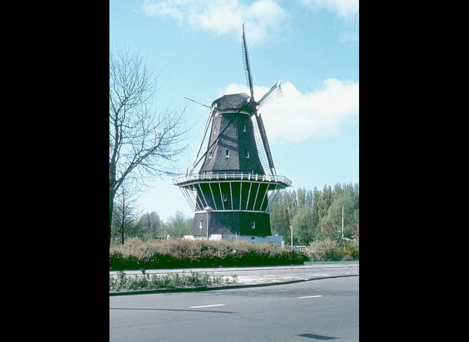 Haarlemmerweg 465 molen De Bloem (1981)