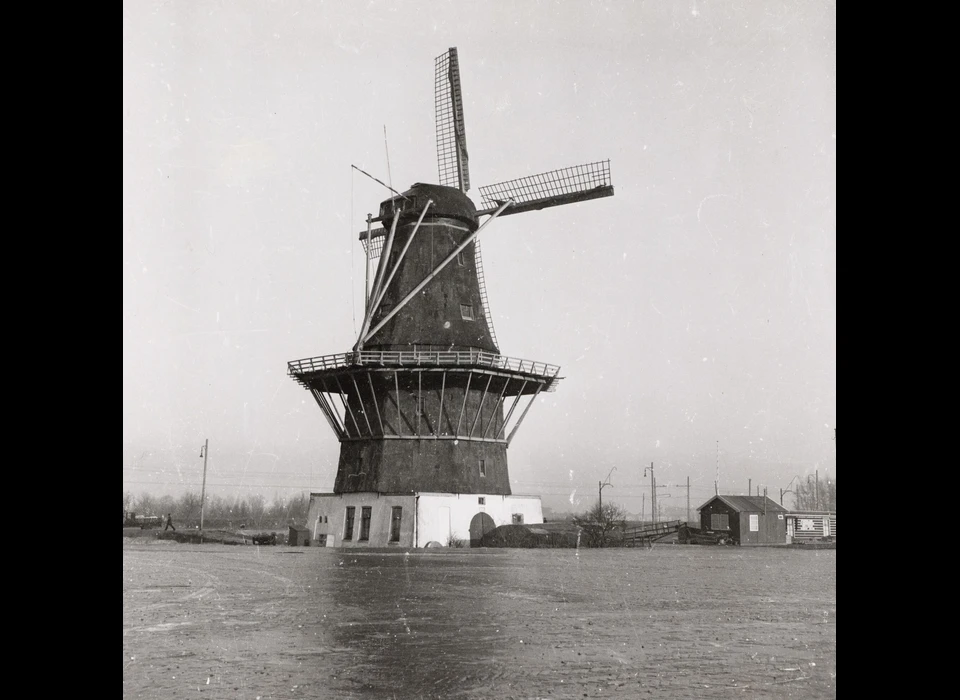 Haarlemmerweg 465 molen De Bloem (1940)