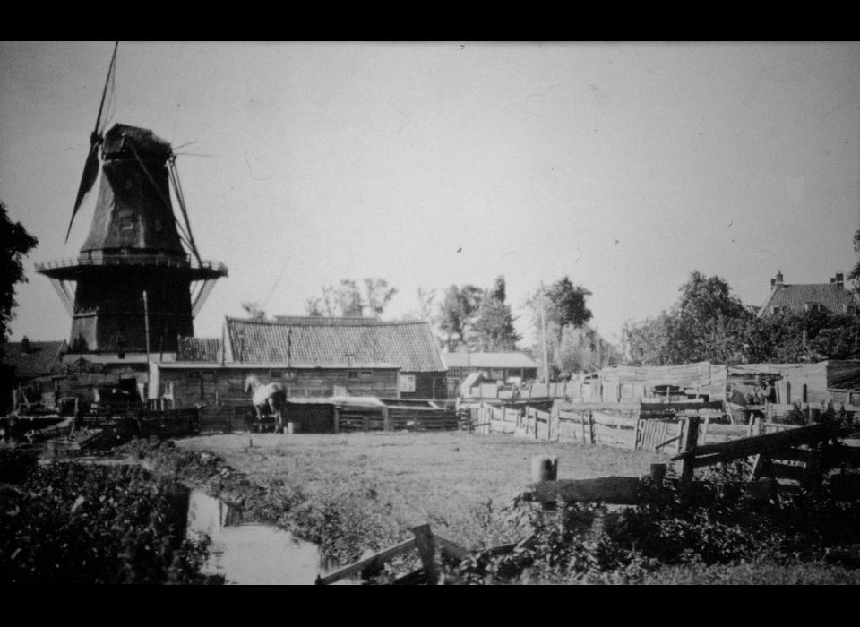 Haarlemmerweg 465 molen De Bloem gezien van Bullepad (1922)