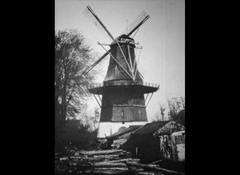 Haarlemmerweg 465 molen De Bloem (1930)