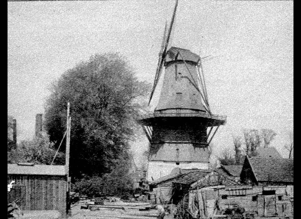 Haarlemmerweg 465 molen De Bloem (1922)