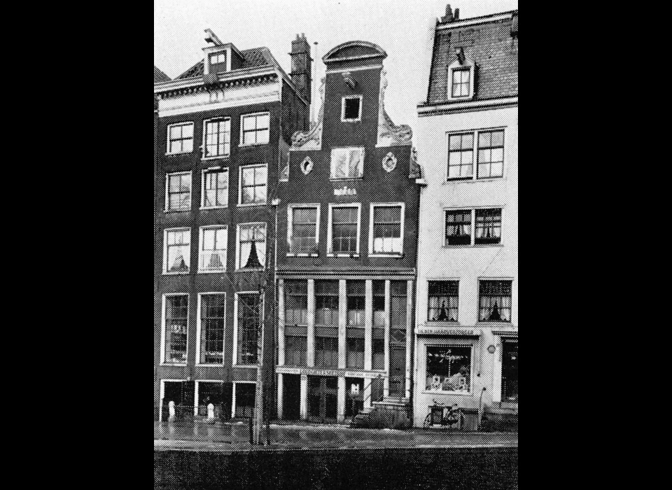 Leidsegracht 72 voor restauratie verhoogde halsgevels zonder pilasters 1666 (1958)