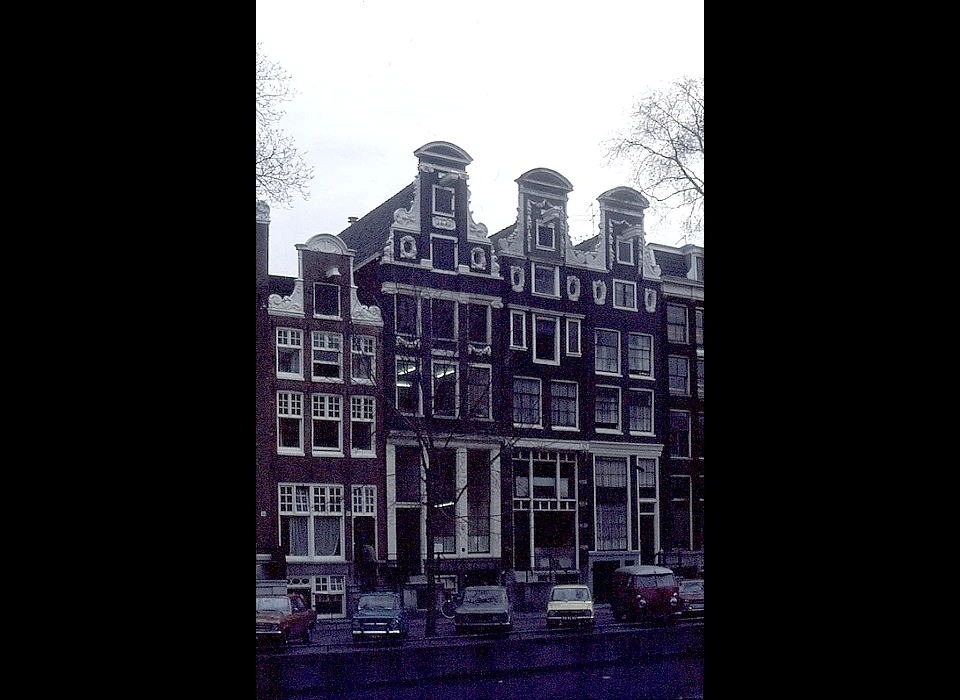 Herengracht 59 verhoogde halsgevels met pilasters 1659 (1974)