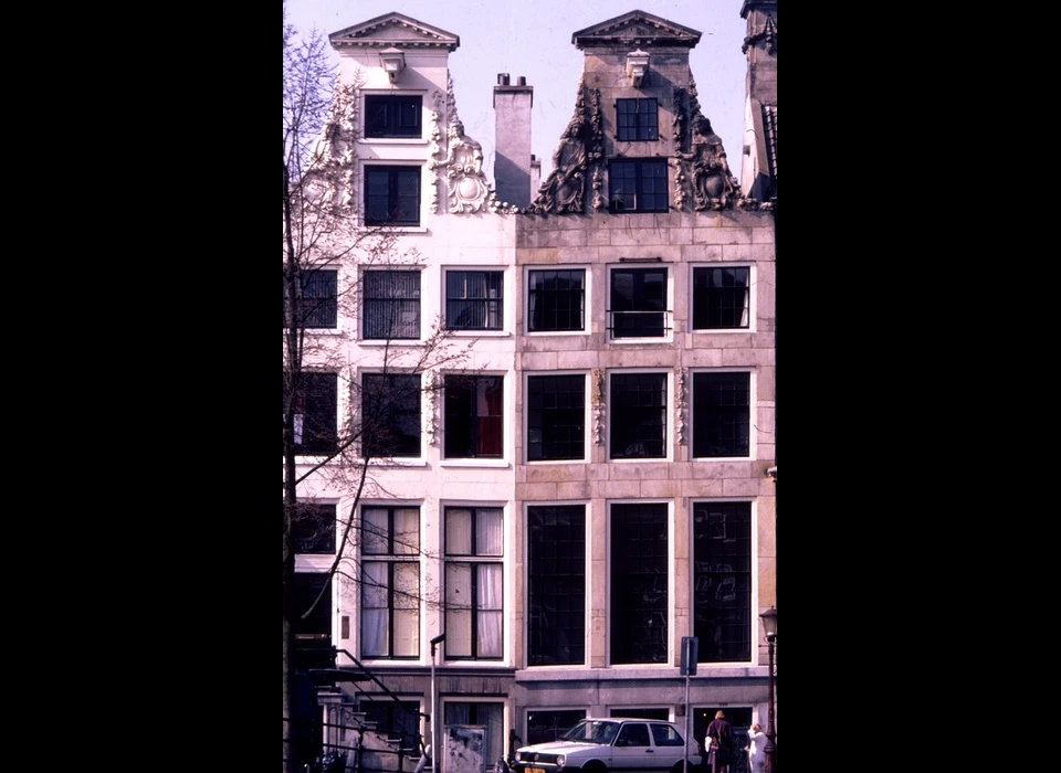 Herengracht 390-392 halsgevel klauwstuk mannen vrouwen 1665 (1980)