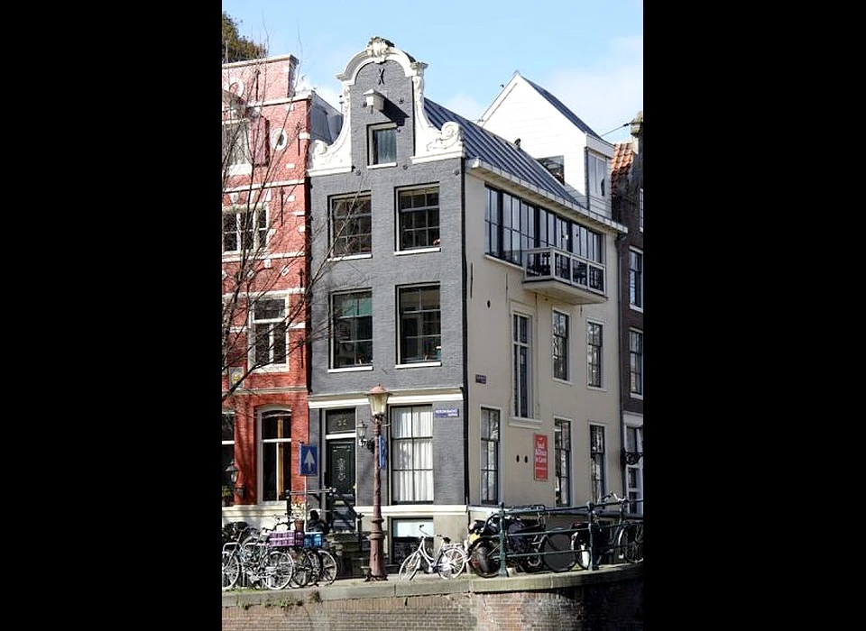 Herengracht 150 18de-eeuwse halsgevel in Lodewijk XV-stijl ca.1750 (1981)