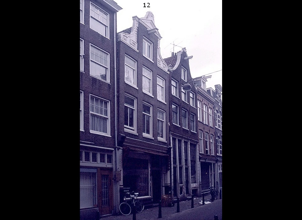 Prinsenstraat 12 halsgevel in Lodewijk XVI-stijl 1775 (1991)