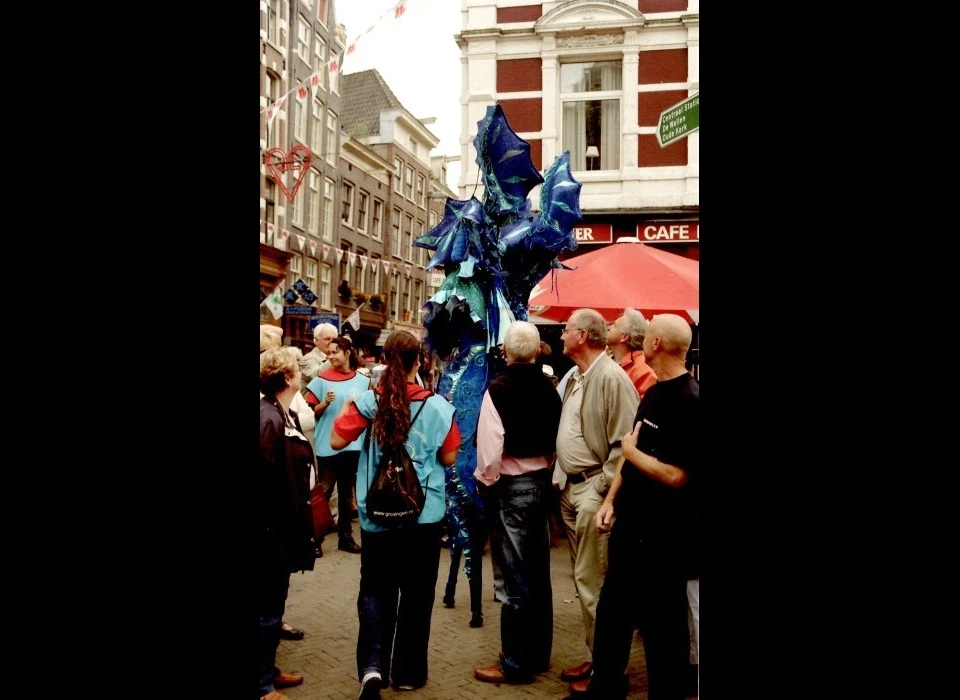 Zeedijk Hartjesdag Amsterdam steltloper