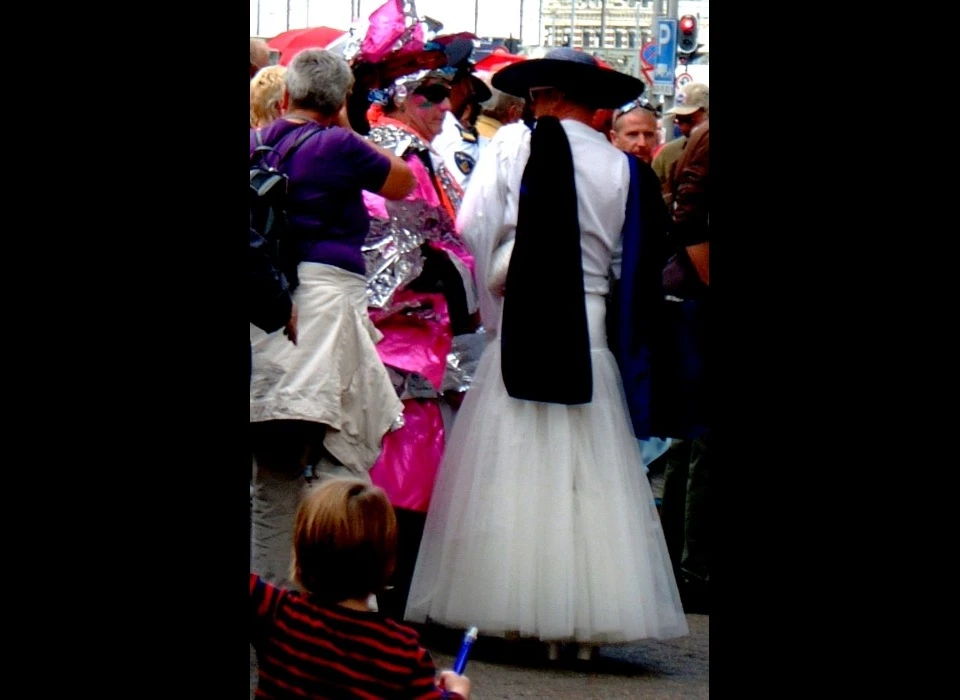 Zeedijk Hartjesdag Amsterdam Fabiola (wandelend kunstwerk)