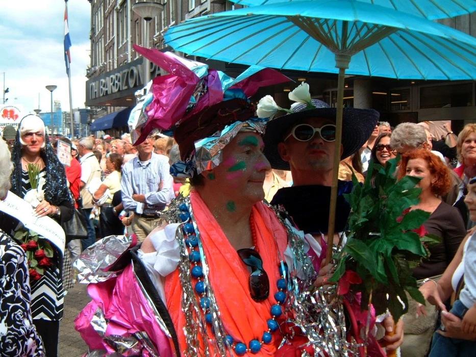 Zeedijk Hartjesdag Amsterdam Fabiola (wandelend kunstwerk)